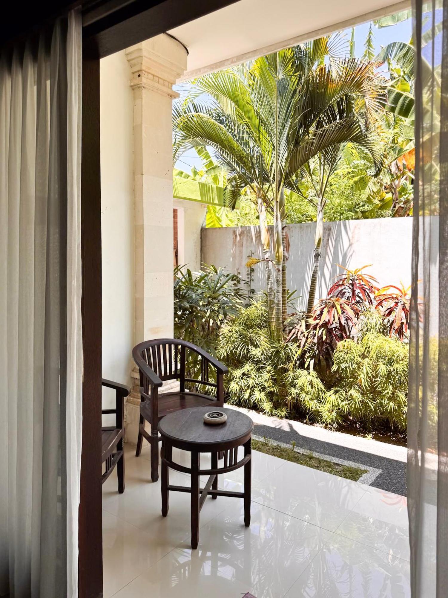 Urban Jungle Beach House Canggu Extérieur photo