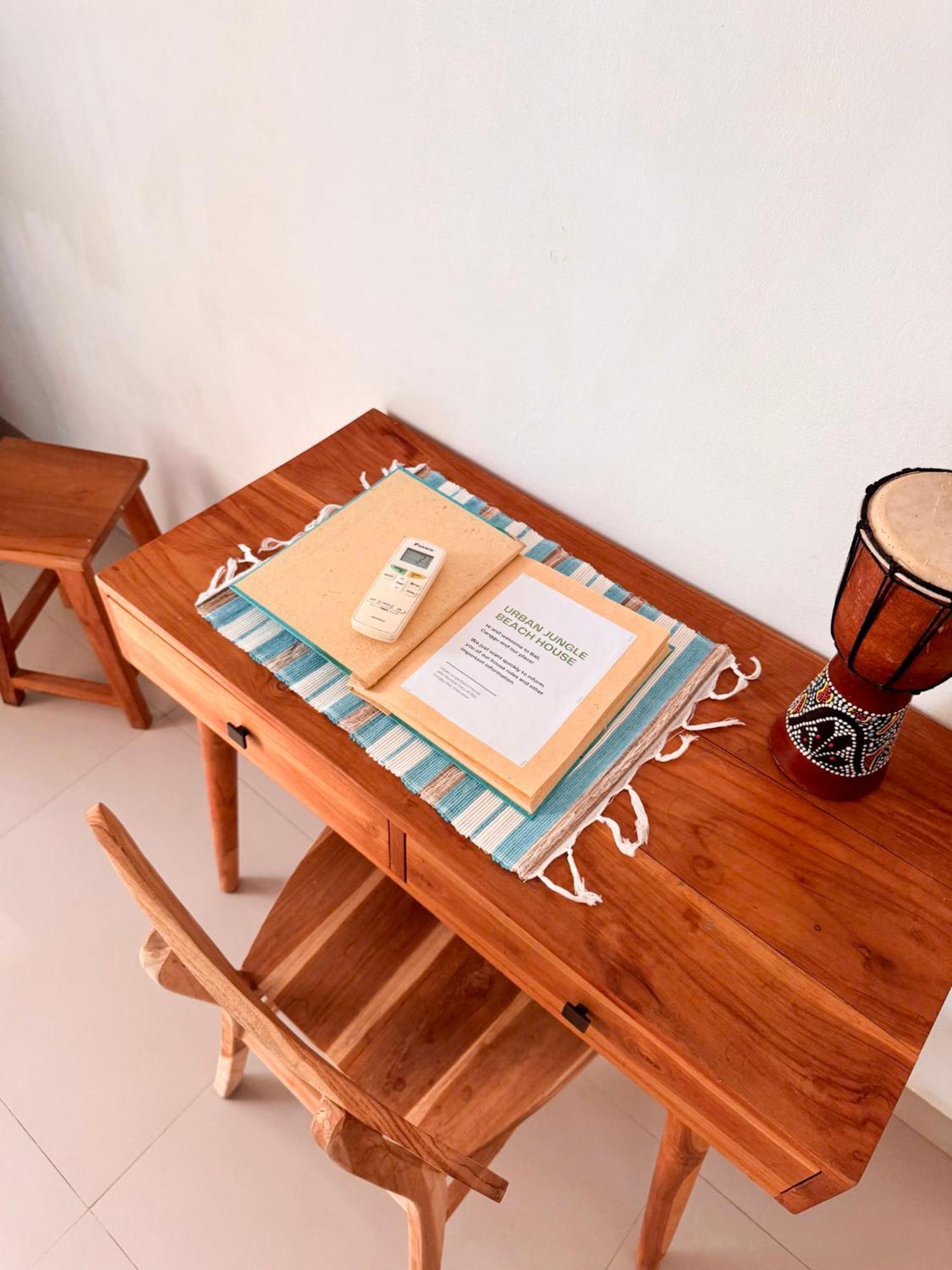 Urban Jungle Beach House Canggu Extérieur photo