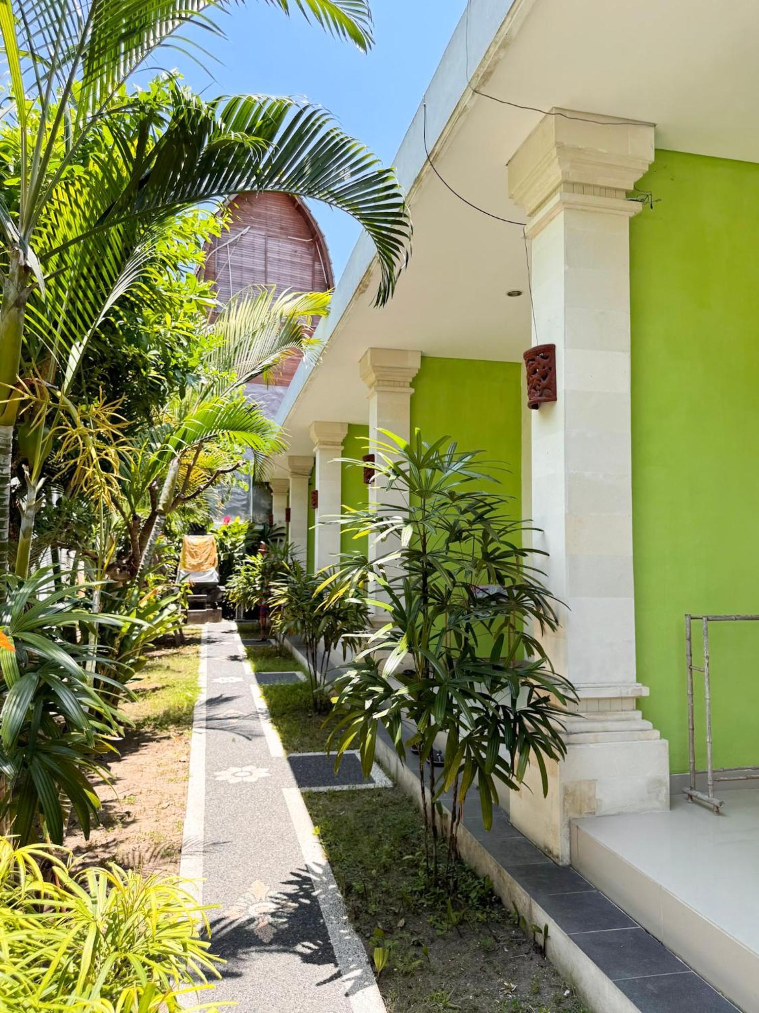 Urban Jungle Beach House Canggu Extérieur photo