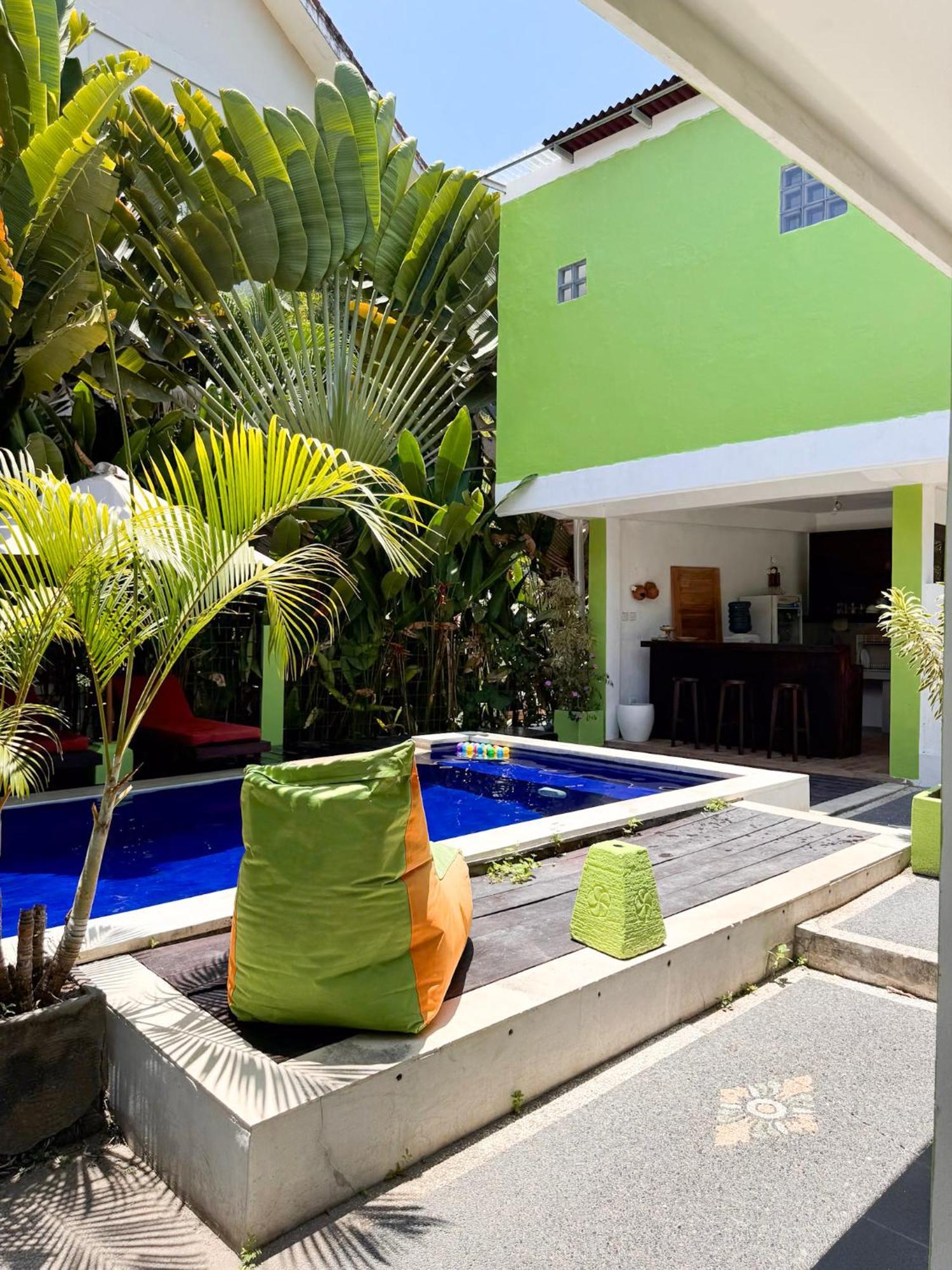 Urban Jungle Beach House Canggu Extérieur photo
