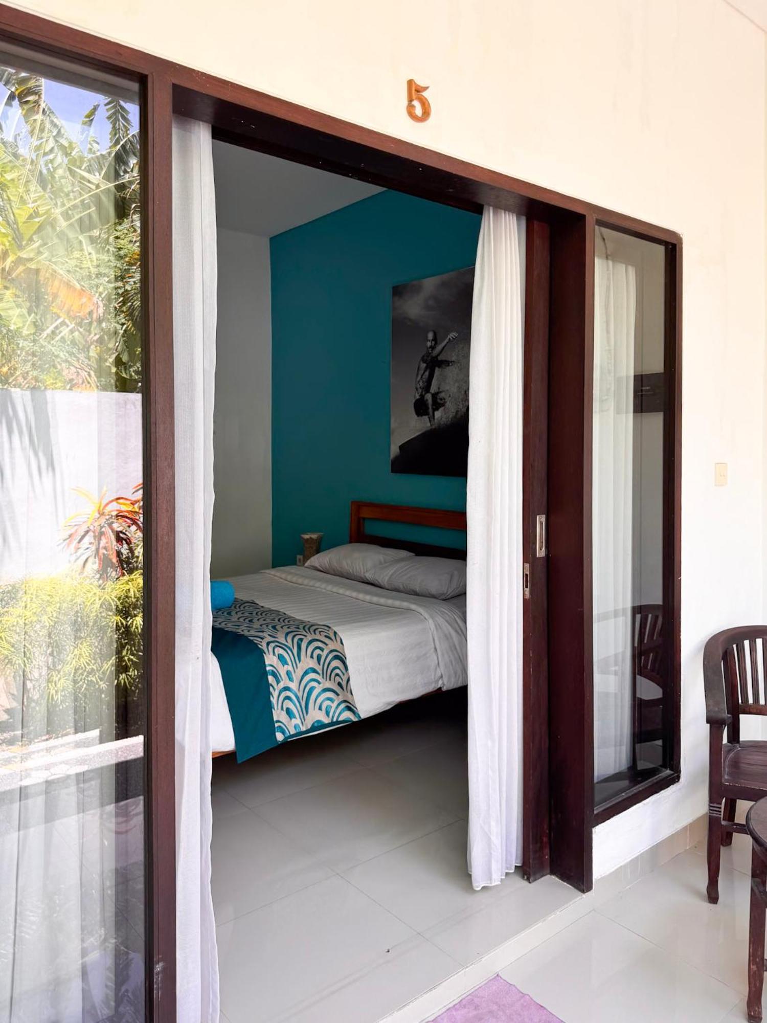 Urban Jungle Beach House Canggu Extérieur photo
