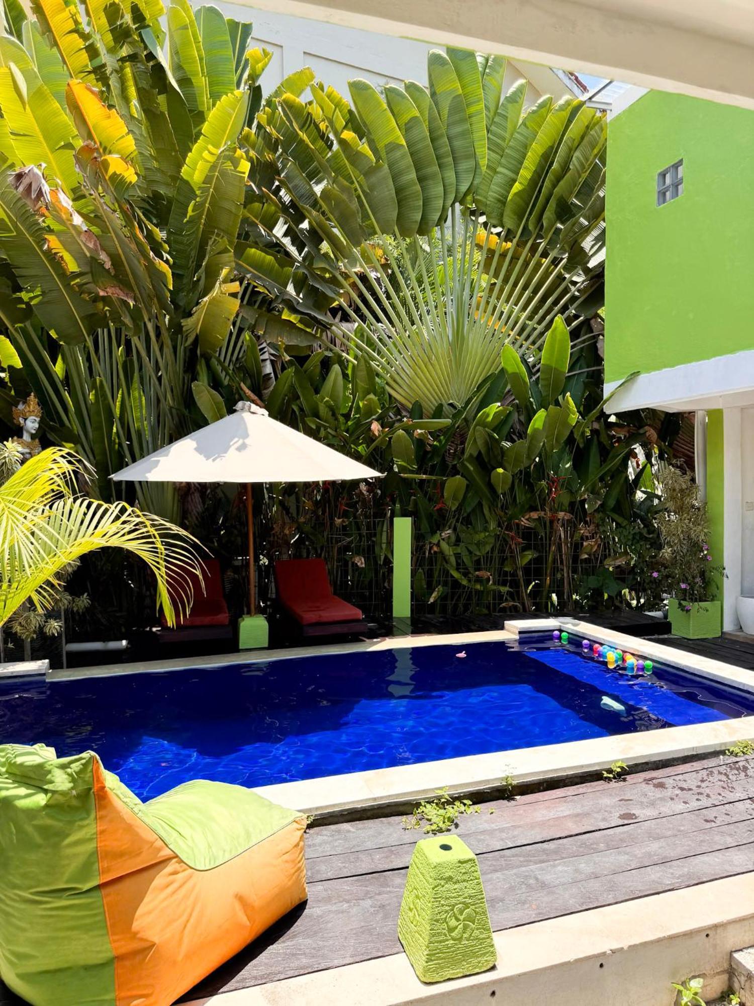 Urban Jungle Beach House Canggu Extérieur photo