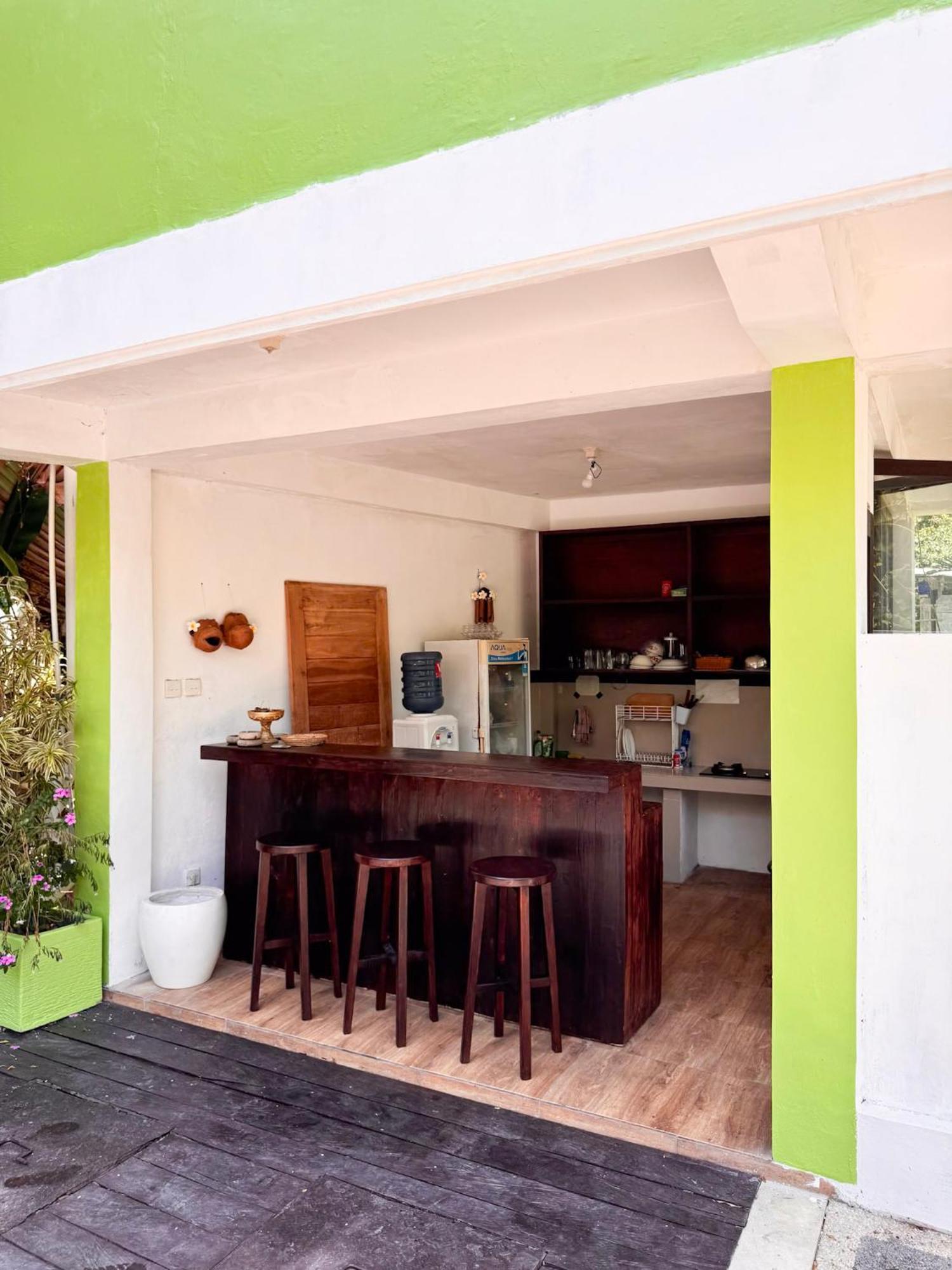 Urban Jungle Beach House Canggu Extérieur photo